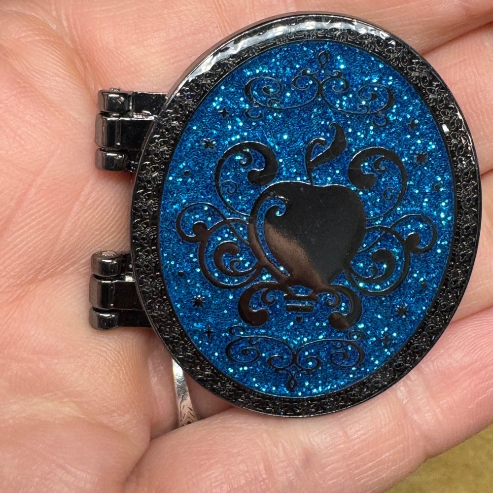 Disney Snow White x Loungefly Hinged Locket Blue Glitter Enamel Pin FAC-065120